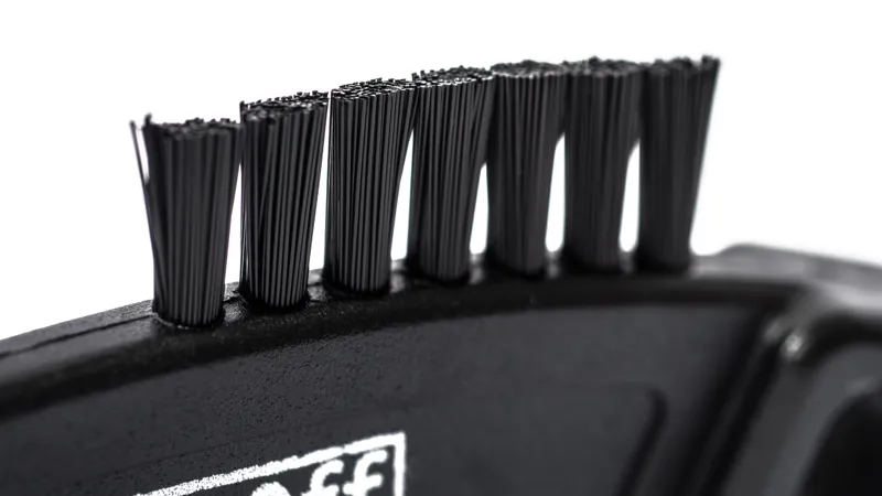 Muc-Off Claw Brush-2